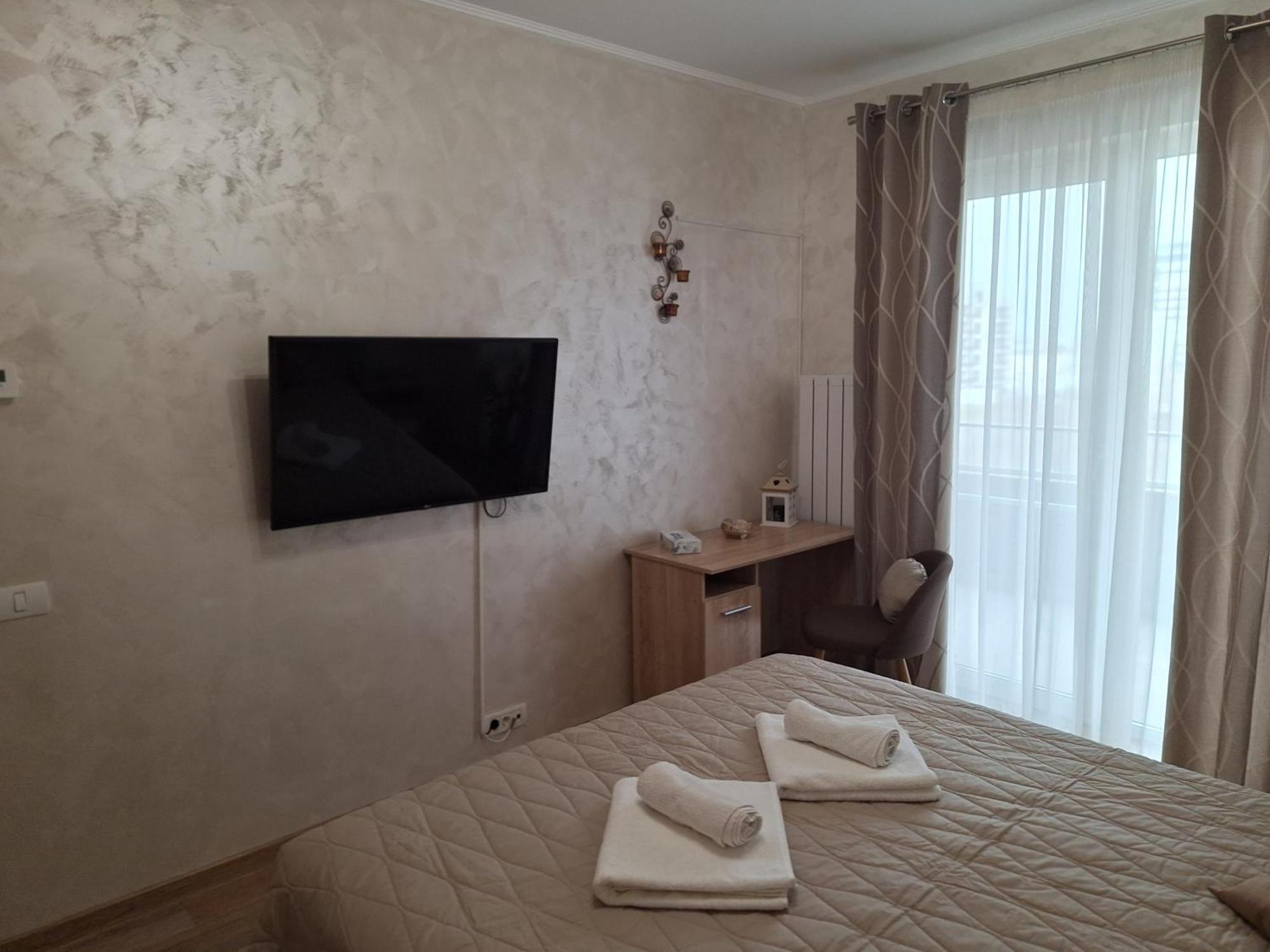 Ayka Apartment ママイア エクステリア 写真